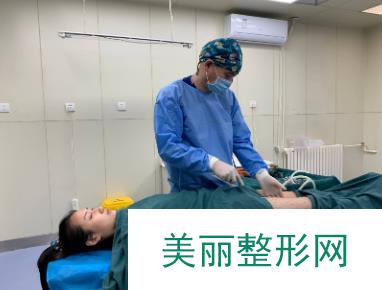 找深圳鹏程医院李子鹏做大腿环吸亲身经历：一个月变细有果