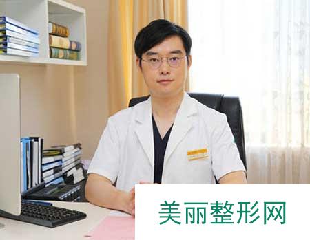 找上海华美徐文龙做完鼻子后，美极了，判若两人